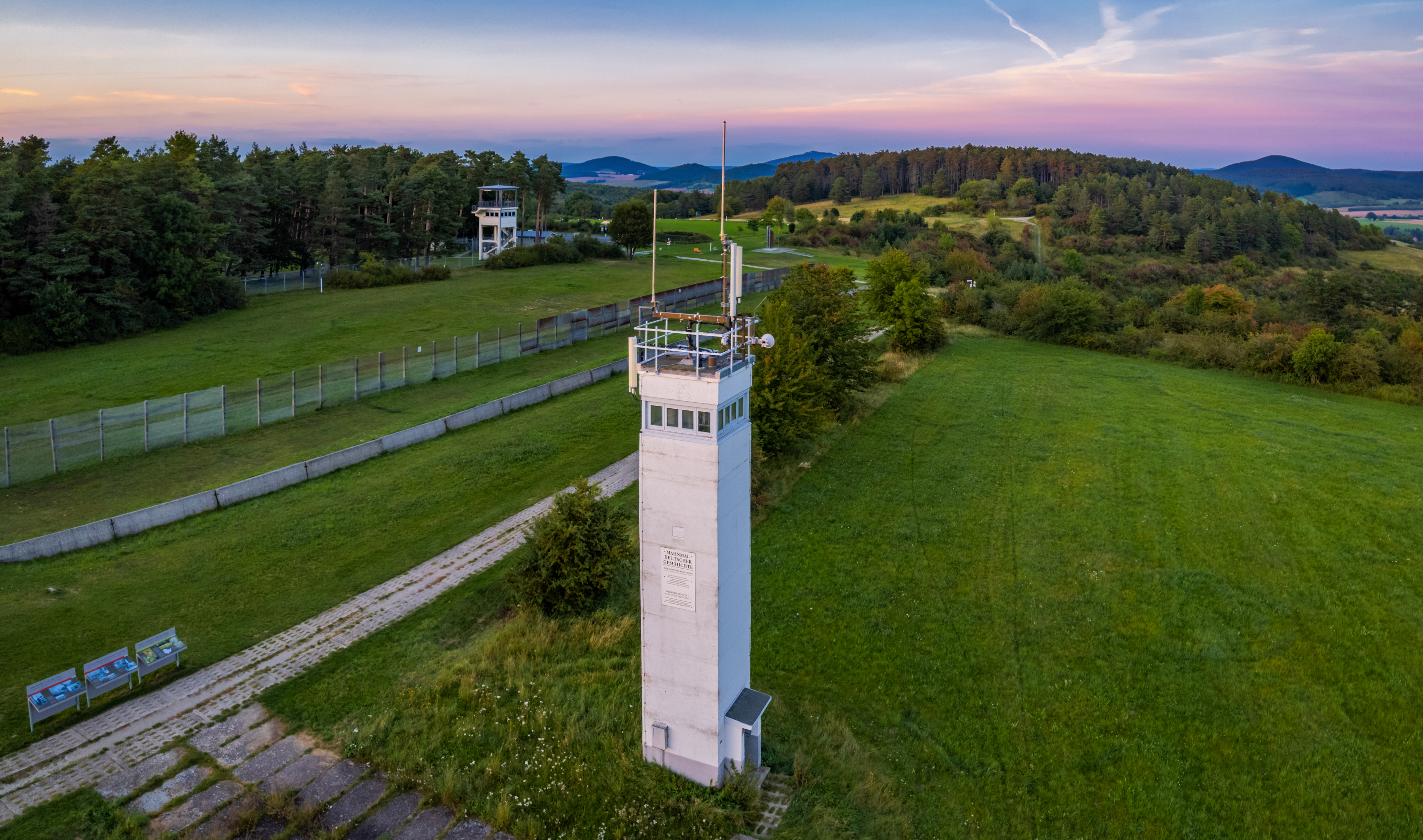 Luftaufnahme von alten Grenzturm bei Point Alpha.