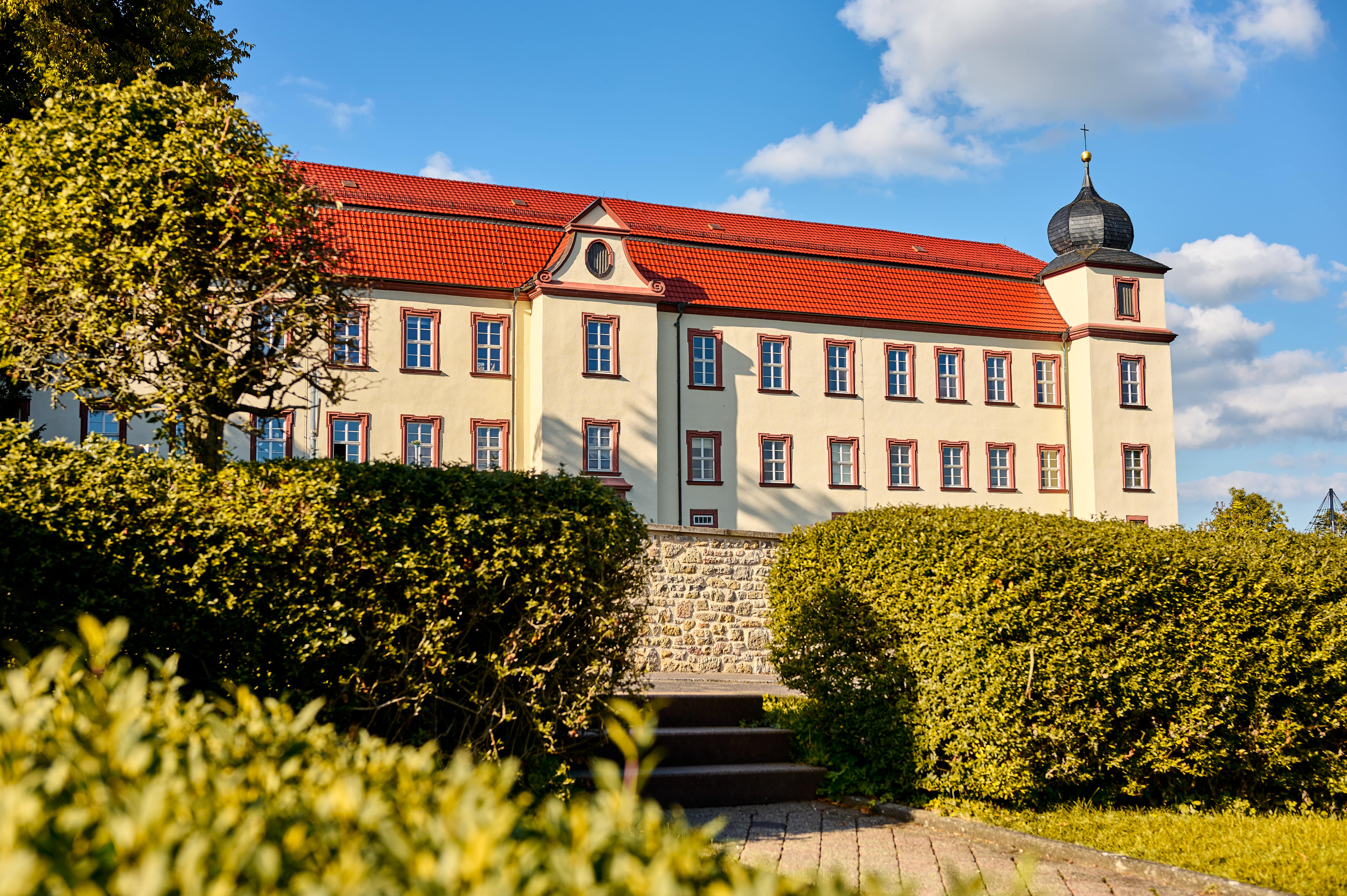 Probstei Zella von außen.
